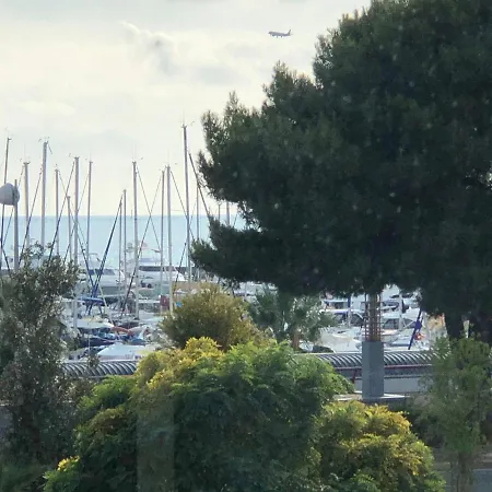Aquarama Super Apartment