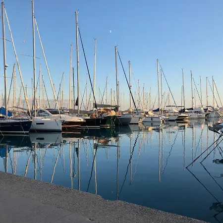 Aquarama Super Apartment